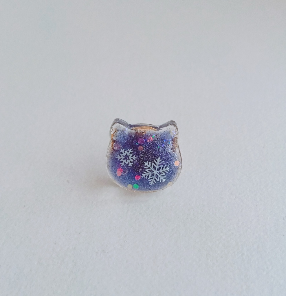 【匿名配送】雪猫のピアス/イヤリング
