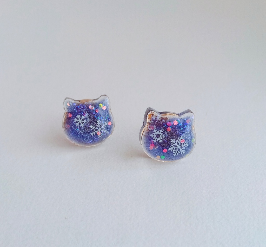 【匿名配送】雪猫のピアス/イヤリング