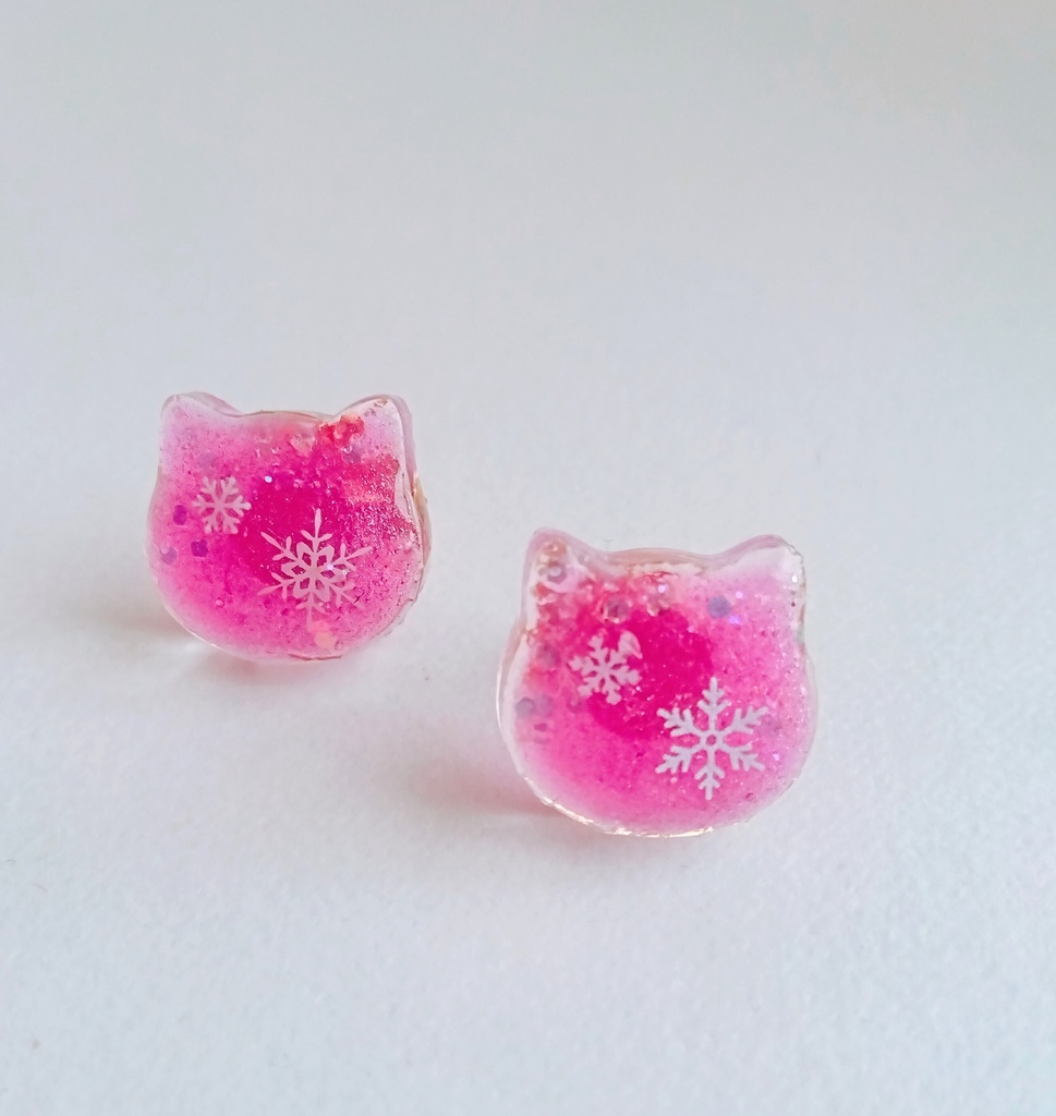 【匿名配送】雪猫のピアス/イヤリング