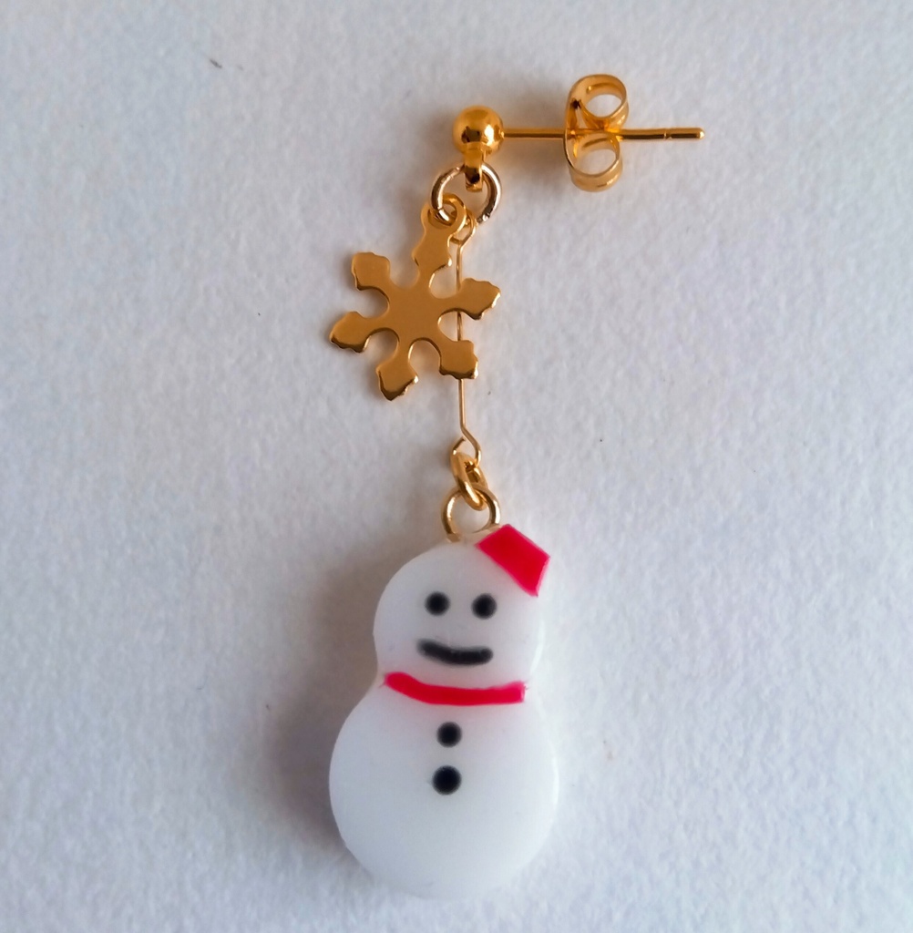 【匿名配送】雪だるまのピアス【イヤリングも可】