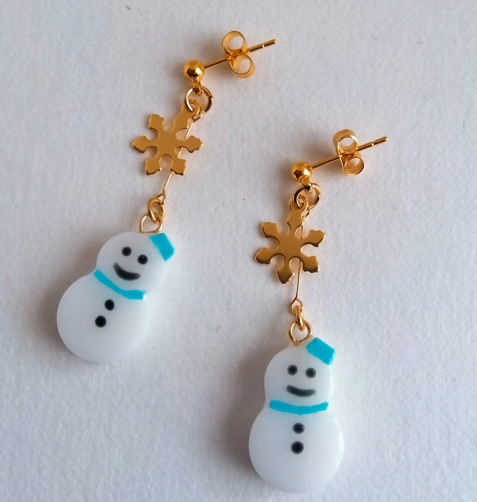 【匿名配送】雪だるまのピアス【イヤリングも可】