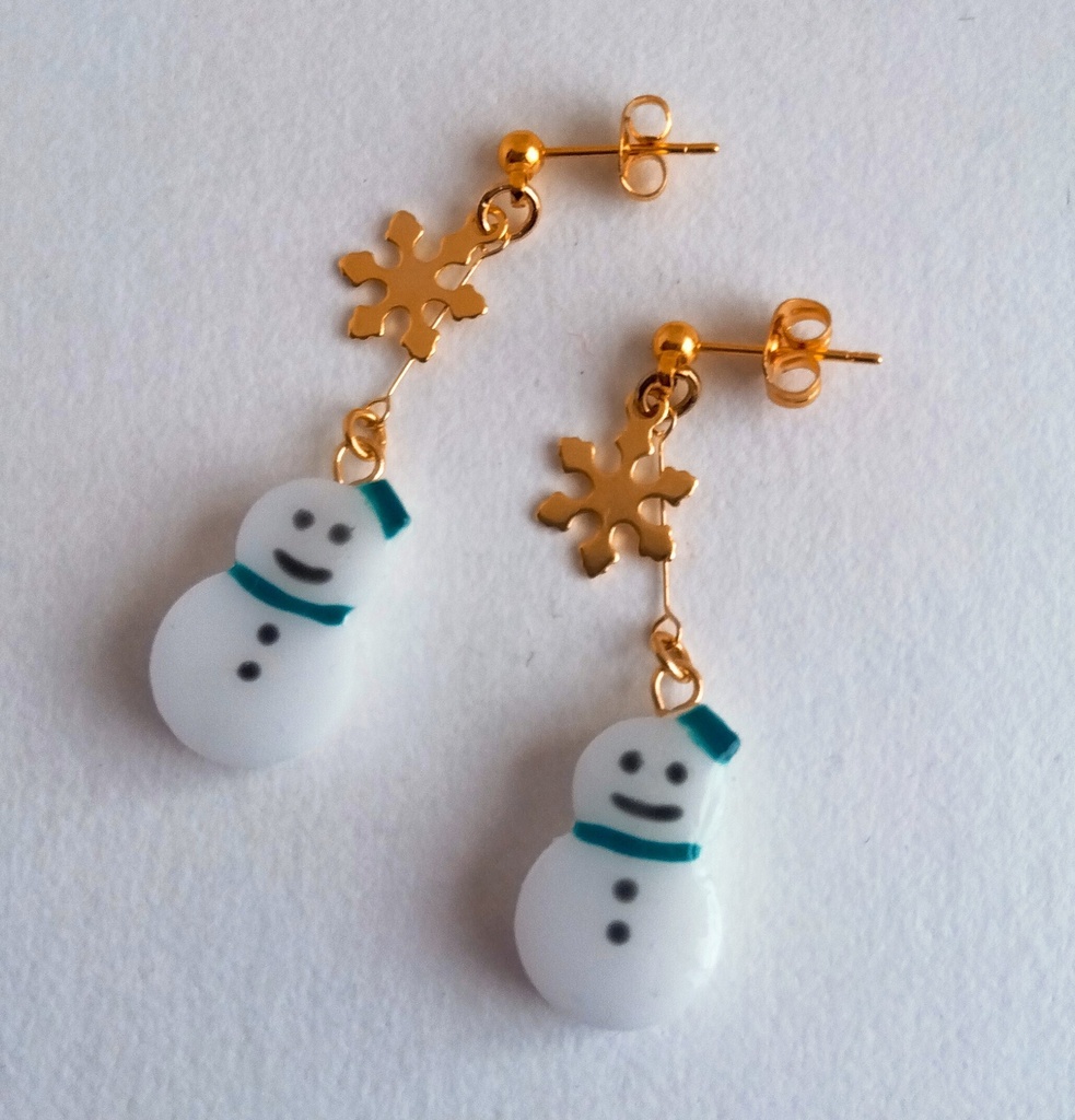【匿名配送】雪だるまのピアス【イヤリングも可】