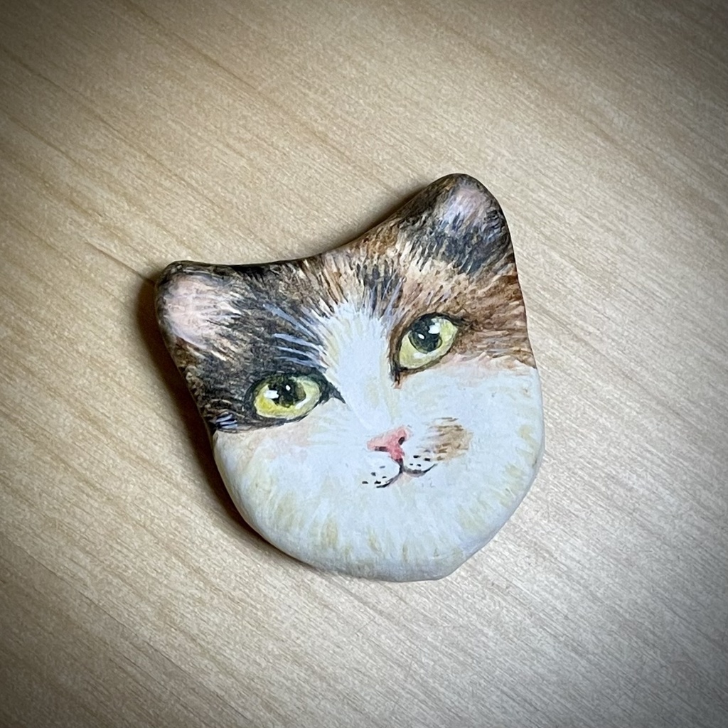 ねこさんブローチ(みけ)