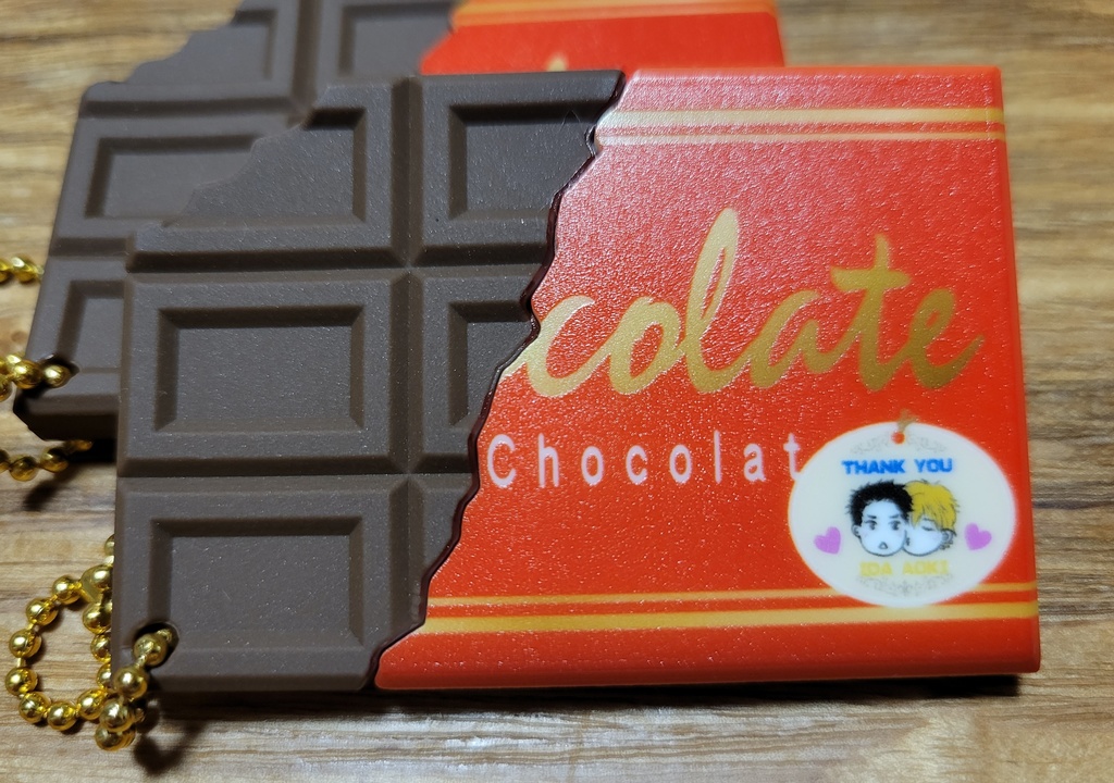 イダアオ板チョコラバーキーホルダー 楕円形シール風