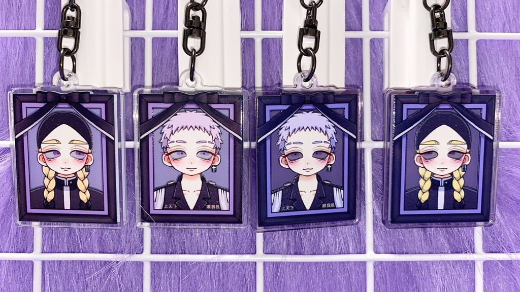 瞳が動く遺影風アクリルキーホルダー