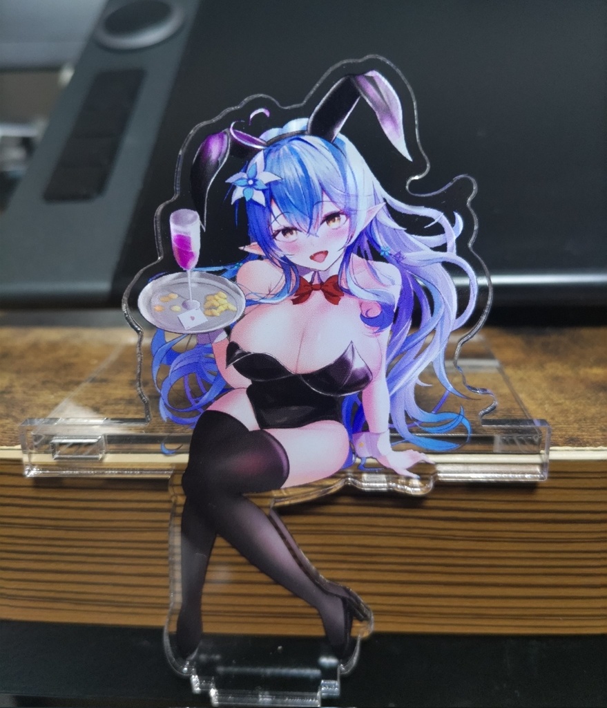 雪花ラミィバニーお座りアクスタ