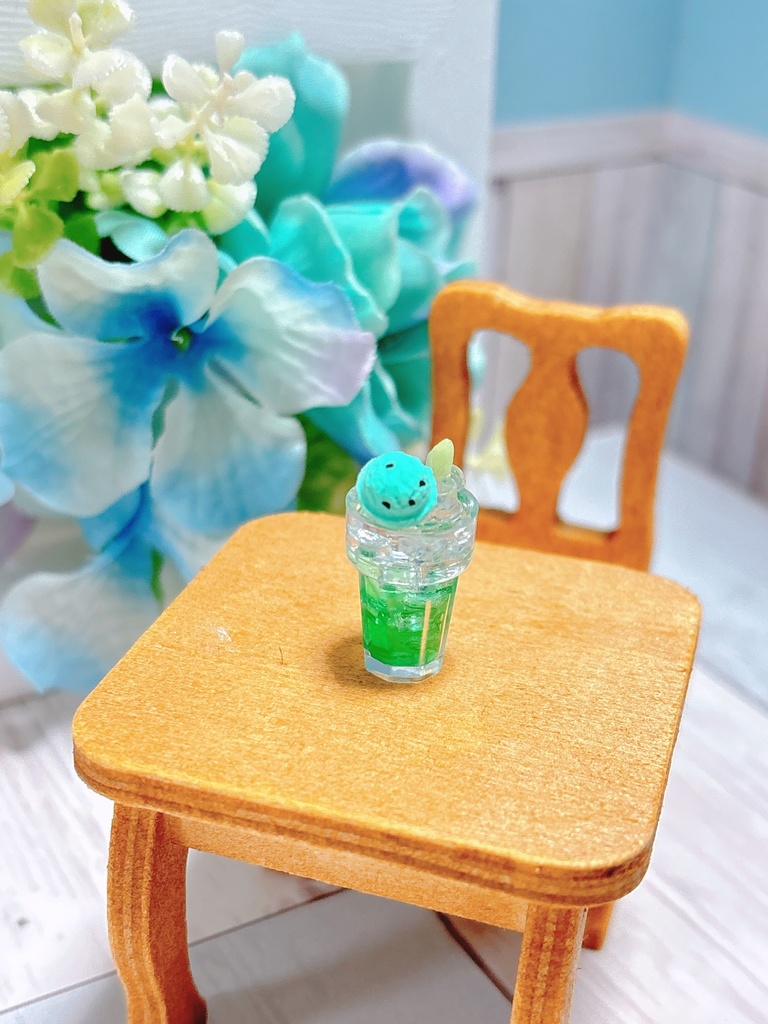 おててで持てるチョコミントソーダ