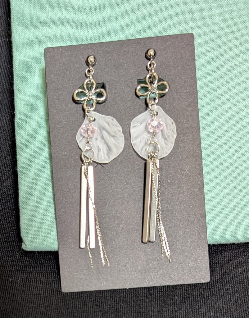 イヤリング【六年は組イメージ】