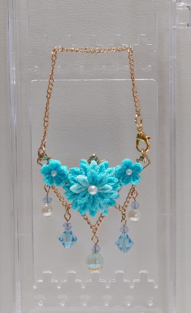 つまみ細工のバックチャーム