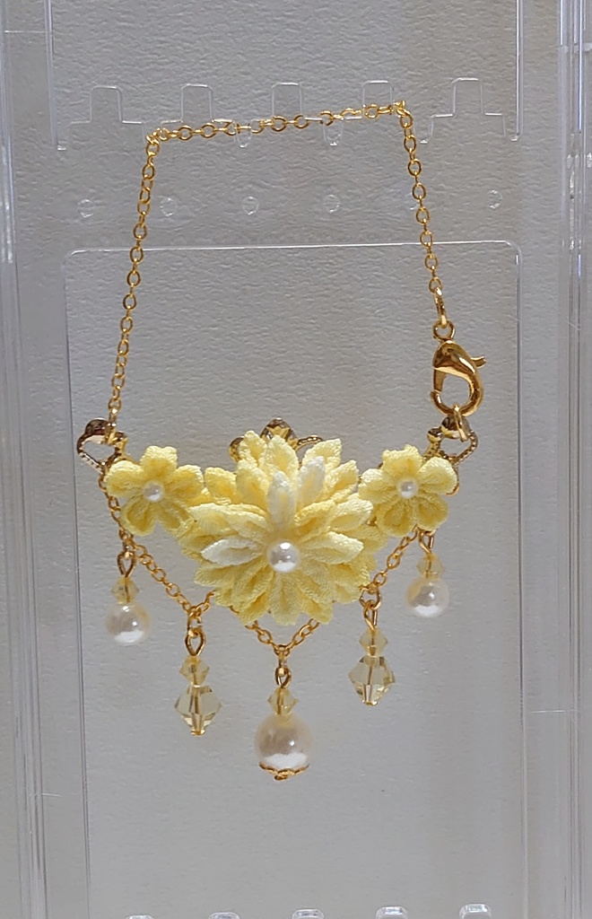 つまみ細工のバックチャーム