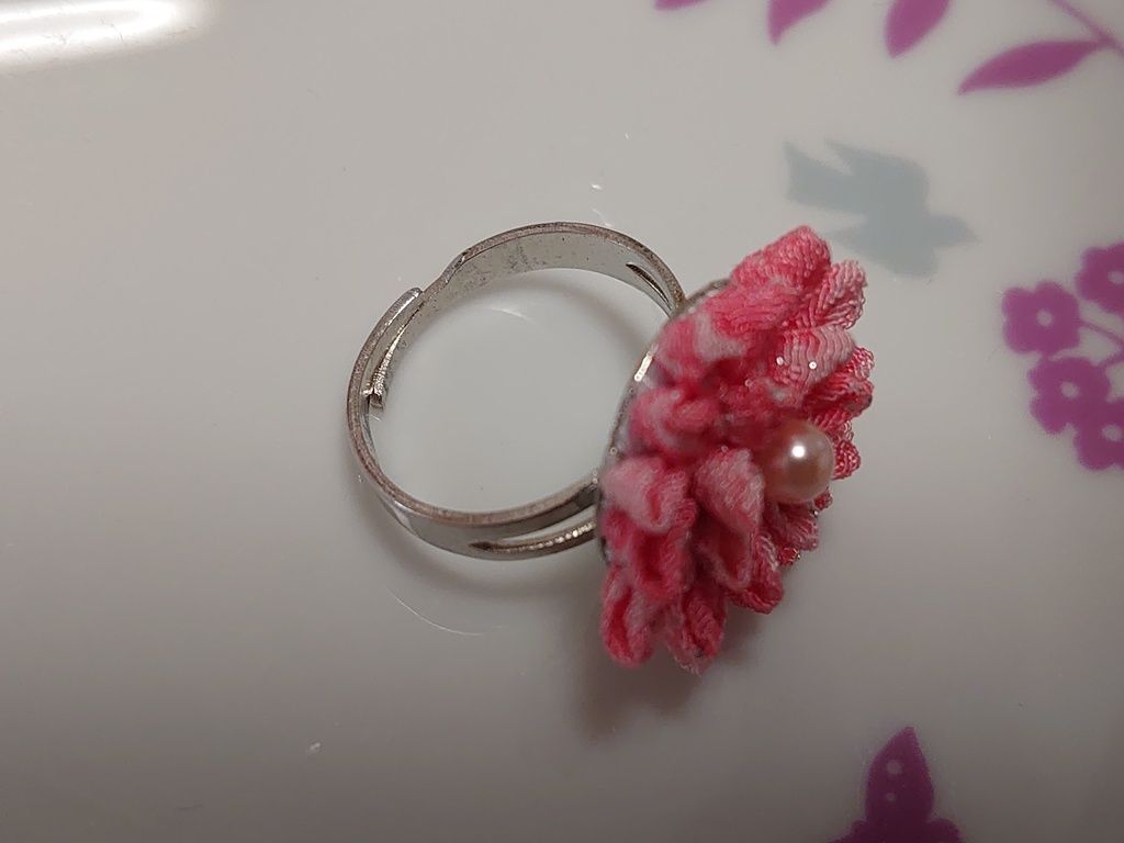 つまみ細工のリング&イヤリングのセット(フックピアス、ノンホールピアス)