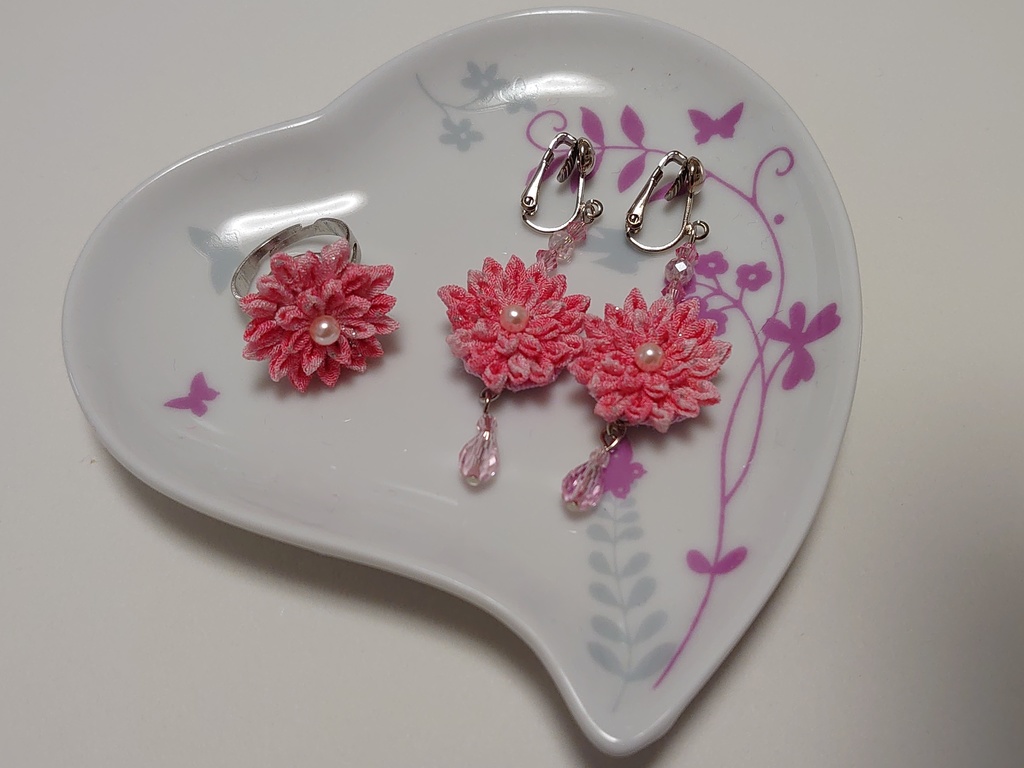 つまみ細工のリング&イヤリングのセット(フックピアス、ノンホールピアス)