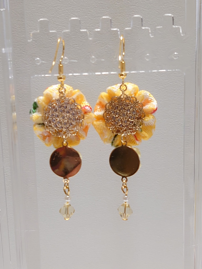 つまみ細工ピアス(イヤリング、ノンホールピアス)