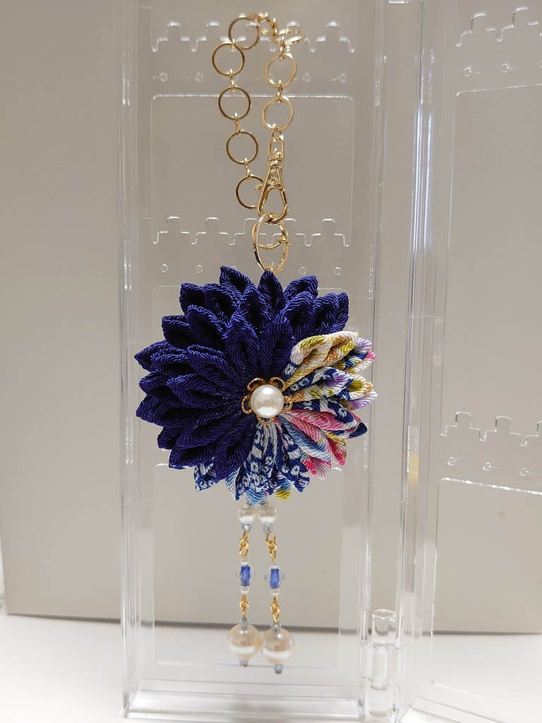 つまみ細工のバックチャーム