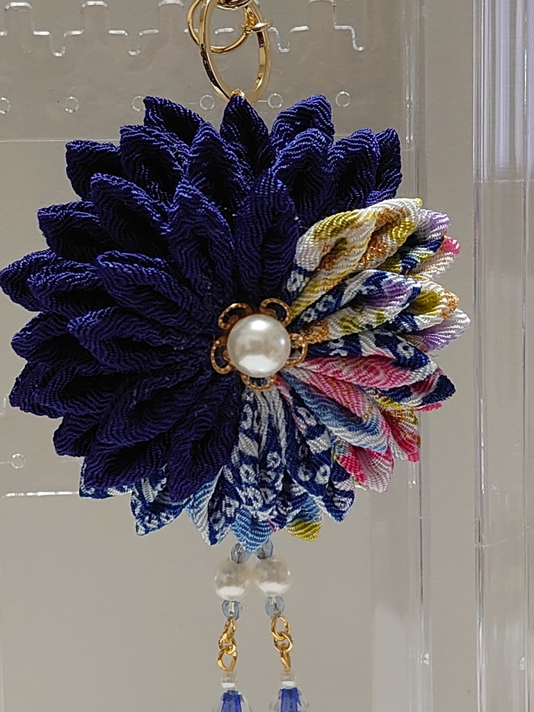 つまみ細工のバックチャーム