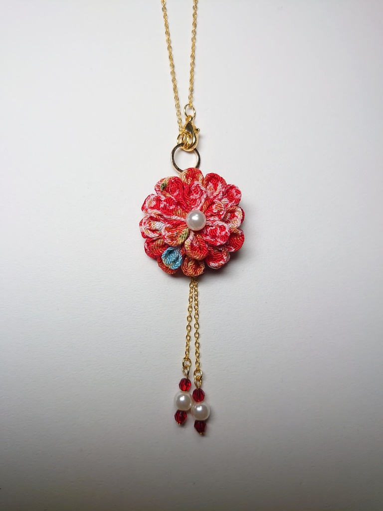 つまみ細工のバックチャーム