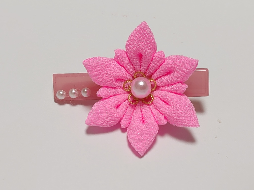 つまみ細工のヘアクリップ