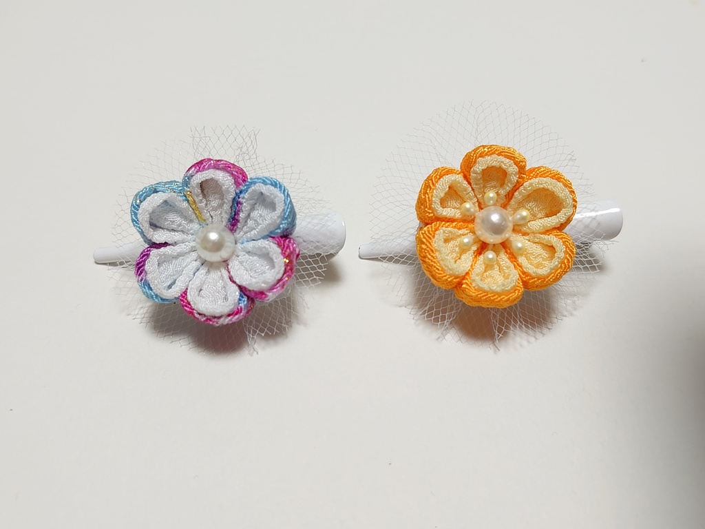 つまみ細工のヘアクリップ