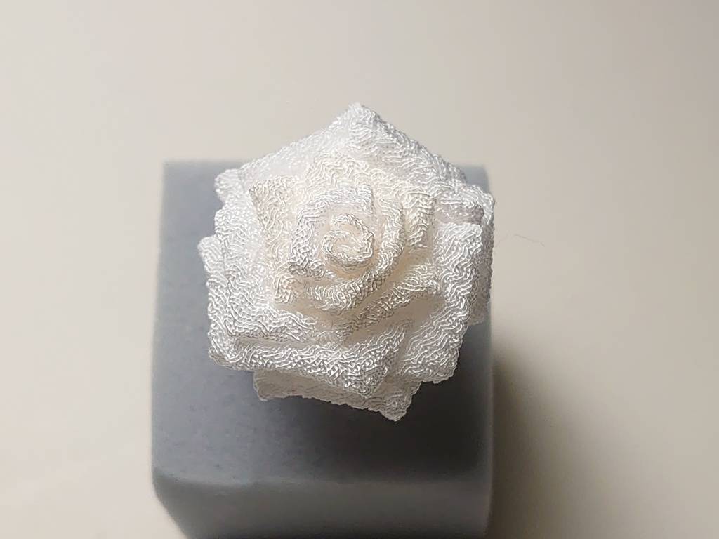 つまみ細工のお花のリング