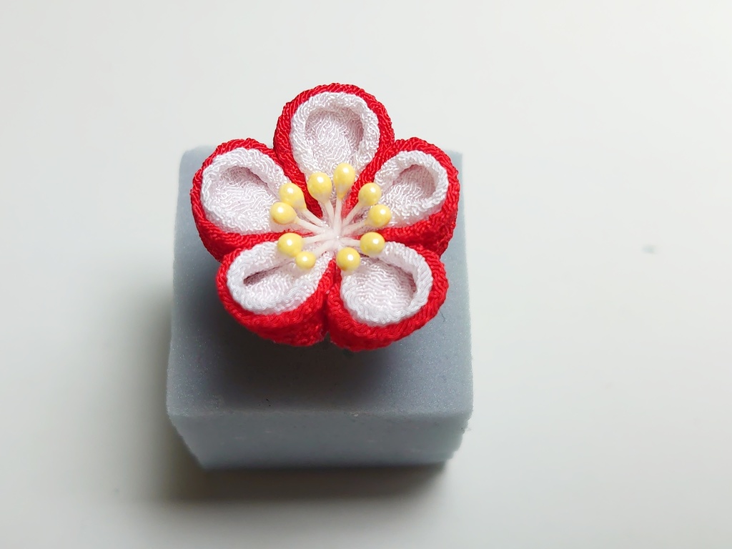 つまみ細工のお花のリング