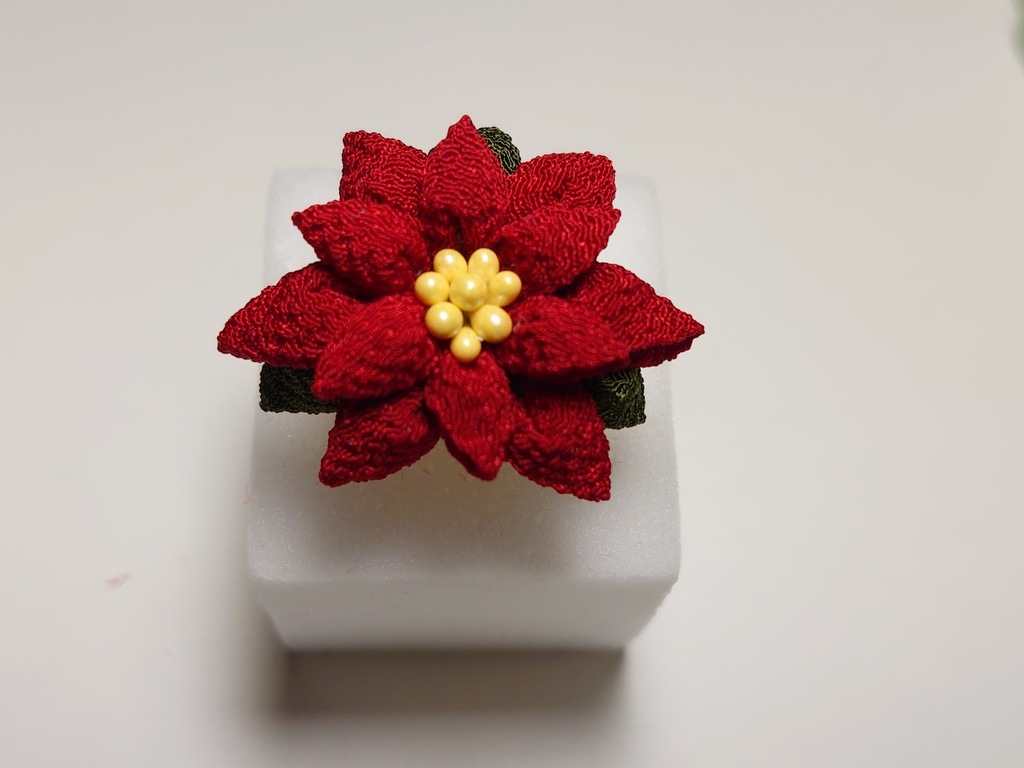 つまみ細工のお花のリング