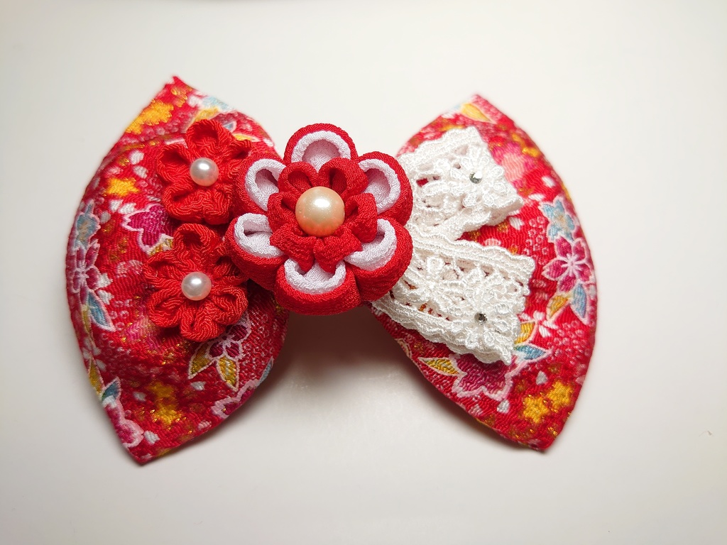 ちりめんリボンとつまみ細工の髪飾り