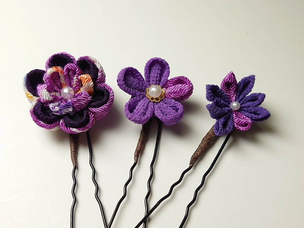 つまみ細工の髪飾りミニコームとUピンのセット(紫系)