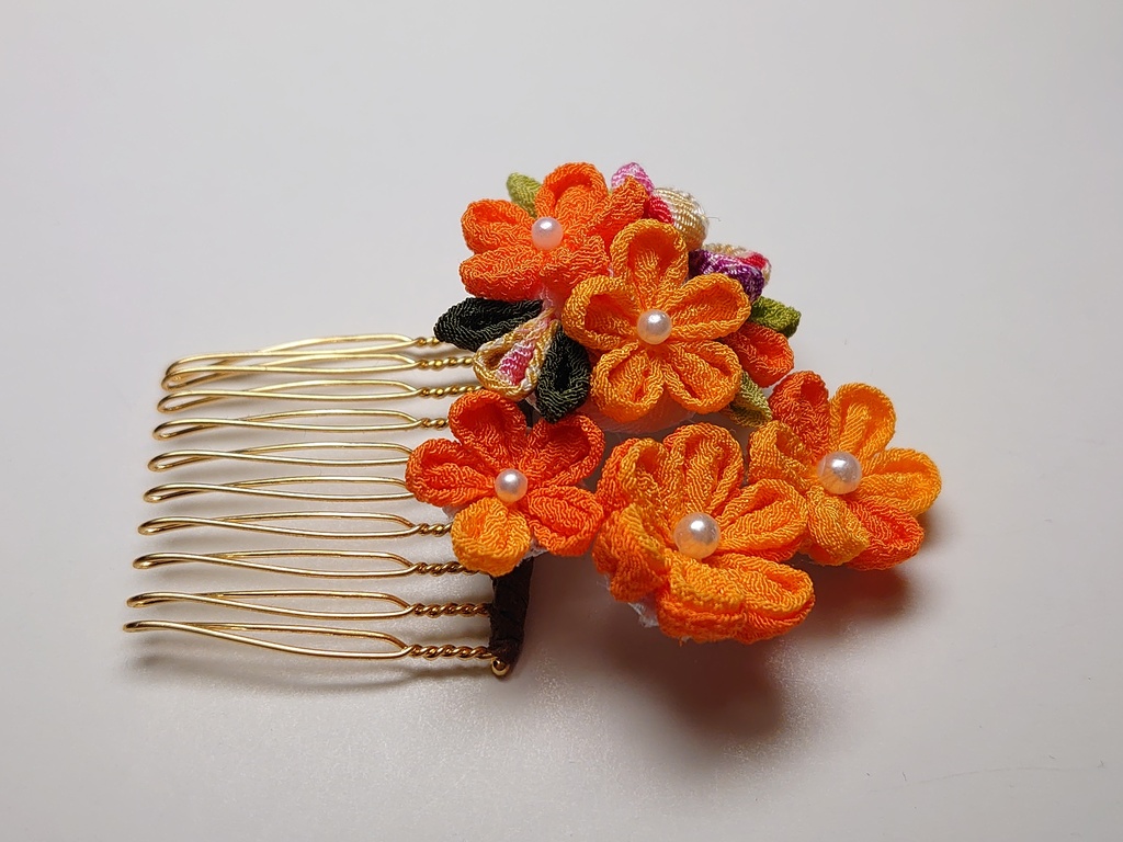 つまみ細工の髪飾りミニコームとUピンのセット(オレンジ系)