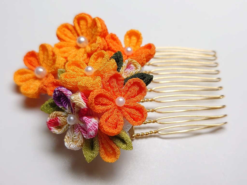 つまみ細工の髪飾りミニコームとUピンのセット(オレンジ系)