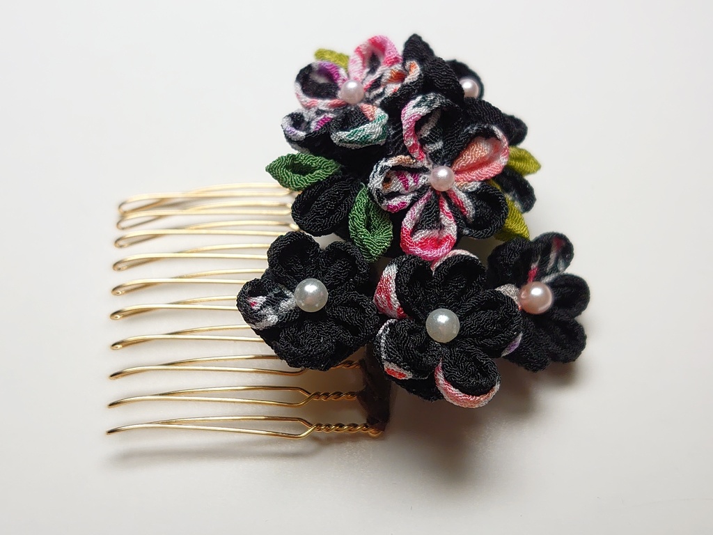 つまみ細工の髪飾りミニコームとUピンのセット(黒系)