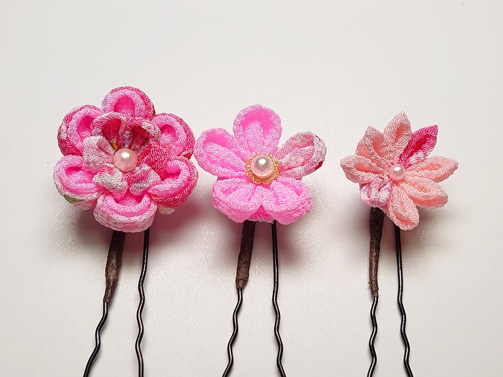 つまみ細工の髪飾りミニコームとUピンのセット(ピンク系)