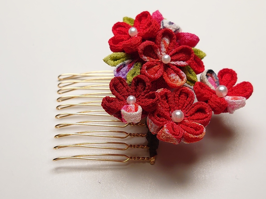 つまみ細工の髪飾りミニコームとUピンのセット(赤系)