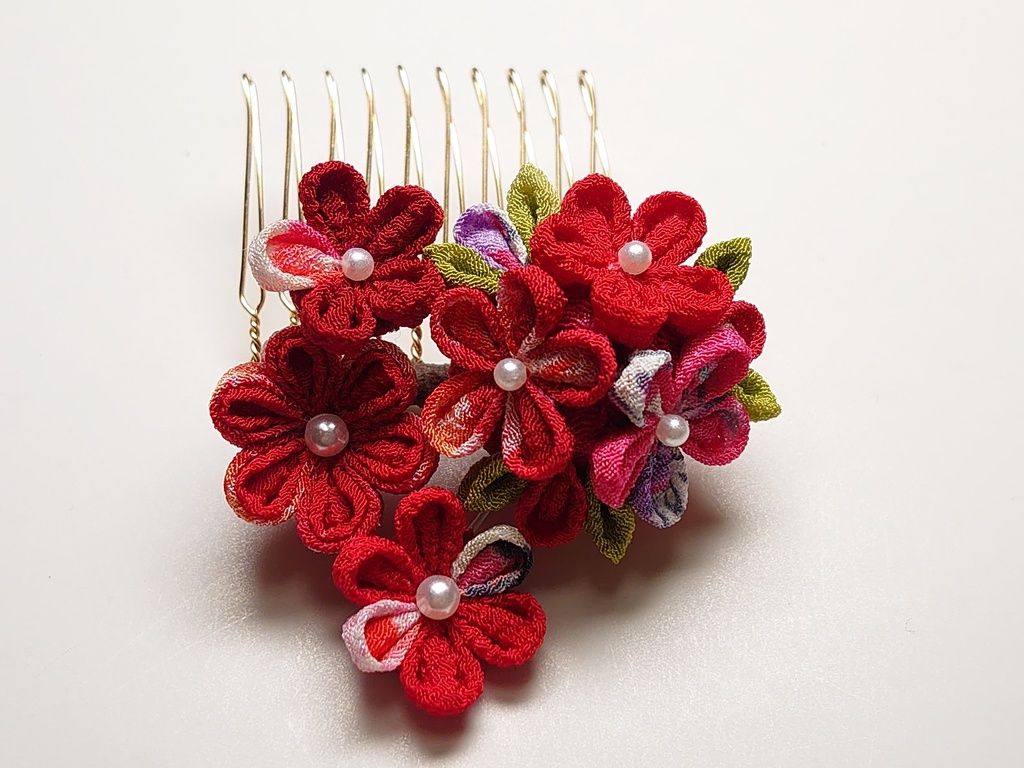 つまみ細工の髪飾りミニコームとUピンのセット(赤系)