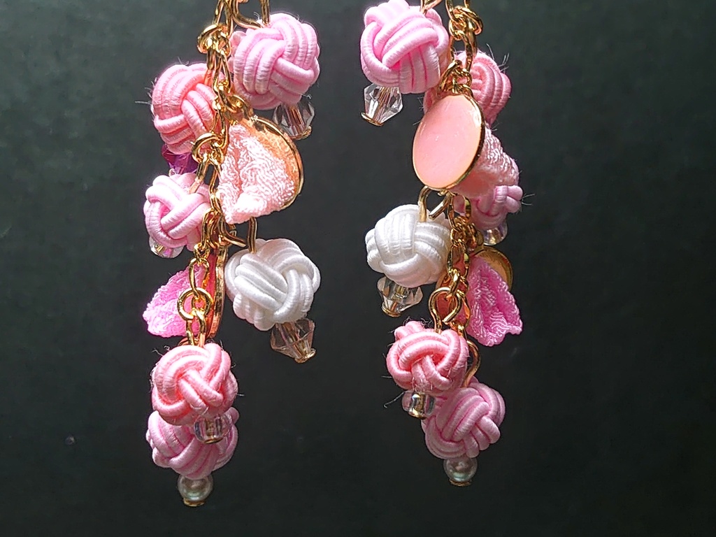 春色ピンクの耳飾り桜の花びらを散りばめて(フックピアス、イヤリング、ノンホールピアス)