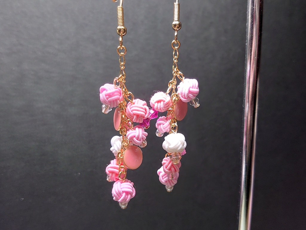 春色ピンクの耳飾り桜の花びらを散りばめて(フックピアス、イヤリング、ノンホールピアス)
