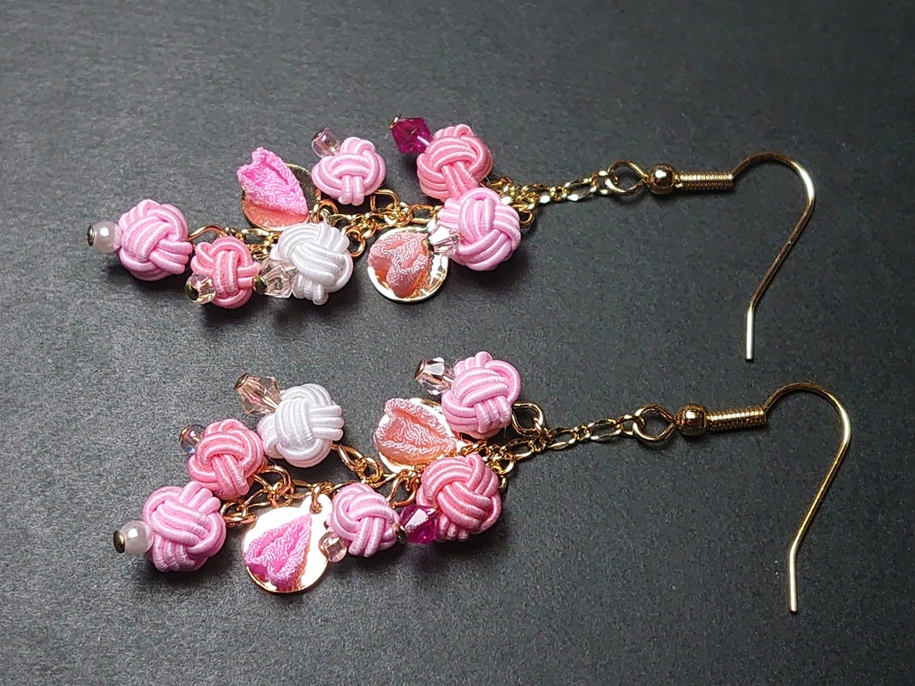 春色ピンクの耳飾り桜の花びらを散りばめて(フックピアス、イヤリング、ノンホールピアス)