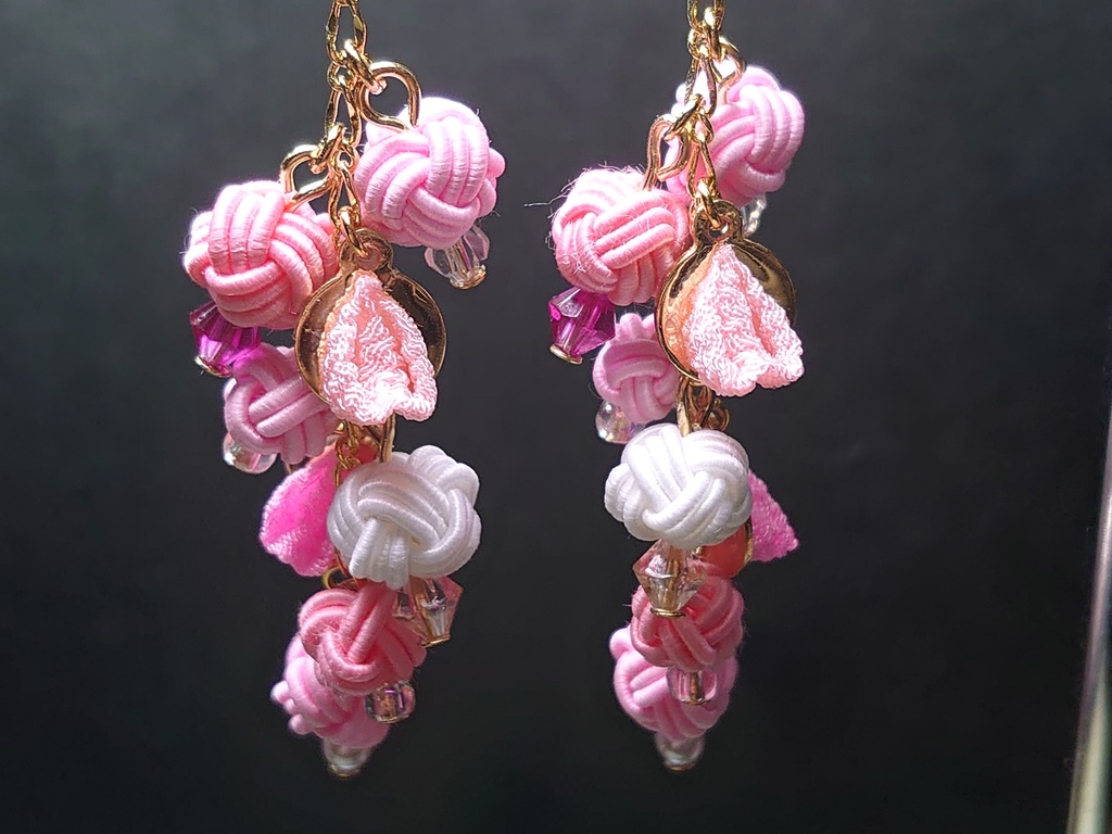 春色ピンクの耳飾り桜の花びらを散りばめて(フックピアス、イヤリング、ノンホールピアス)
