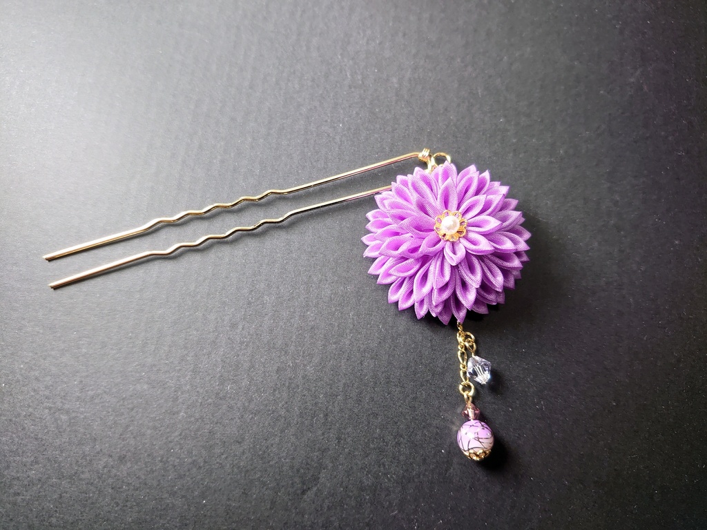 つまみ細工の紫の簪