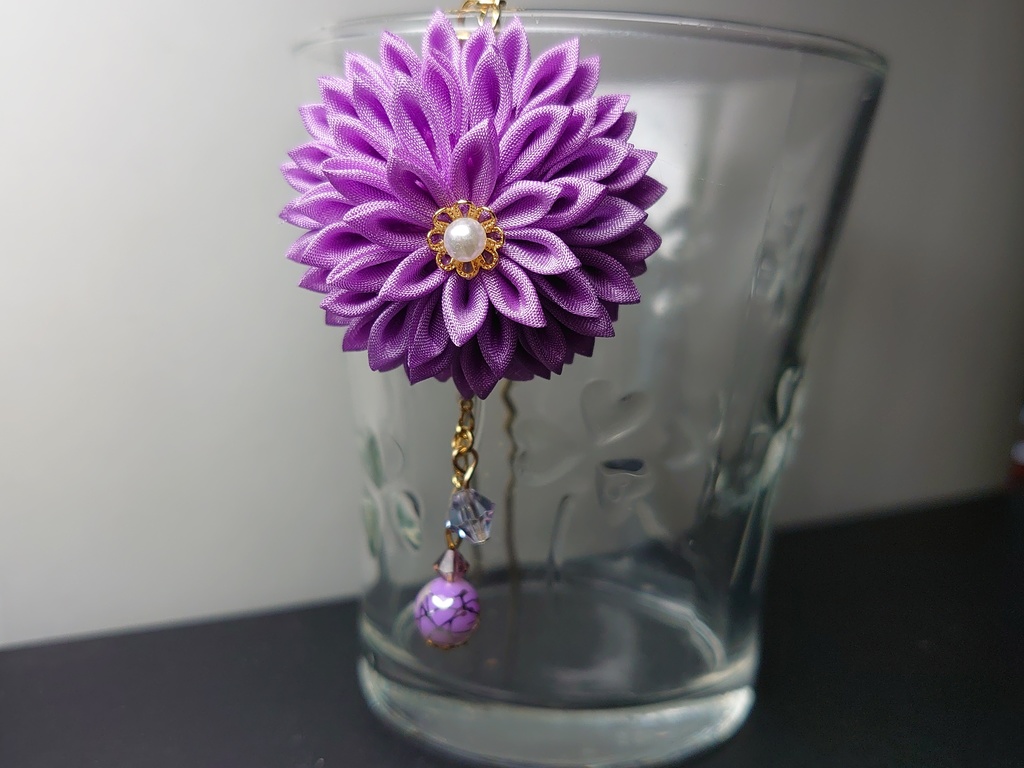 つまみ細工の紫の簪