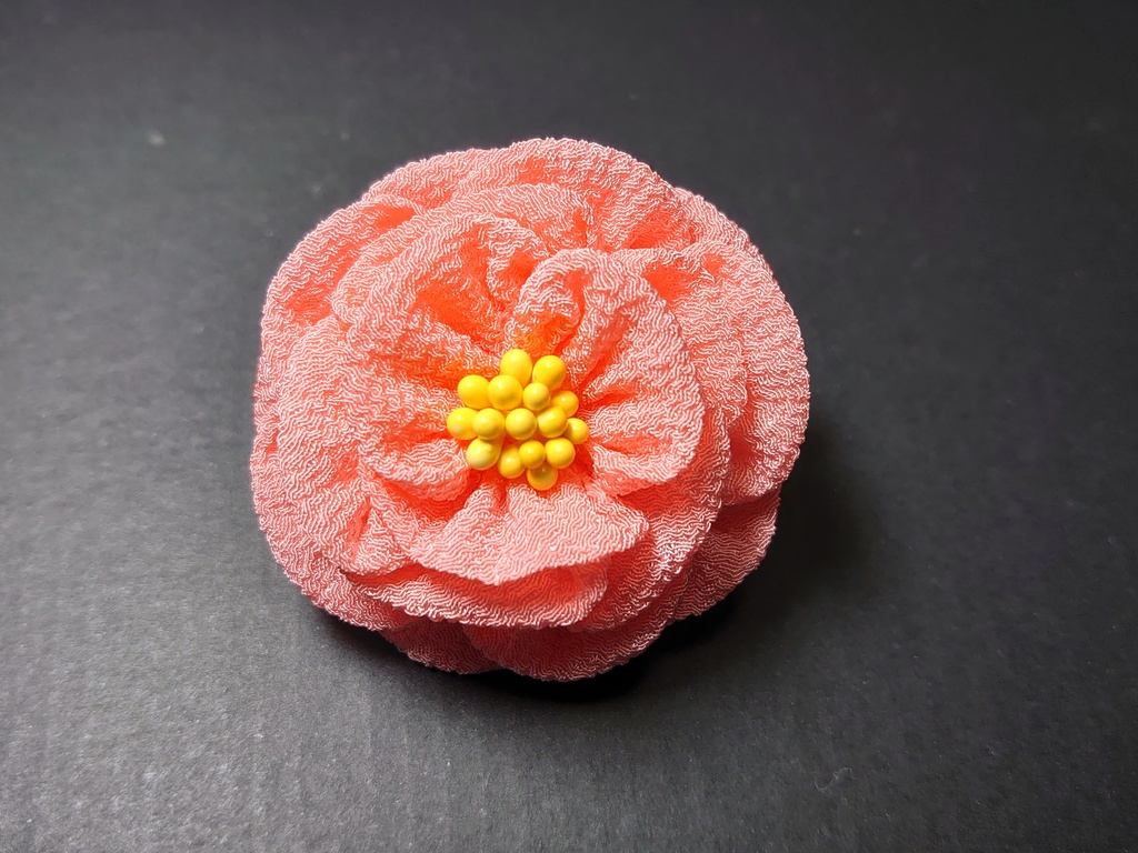 牡丹のコサージュピン(サーモンピンク)