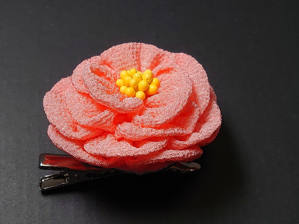 牡丹のコサージュピン(サーモンピンク)