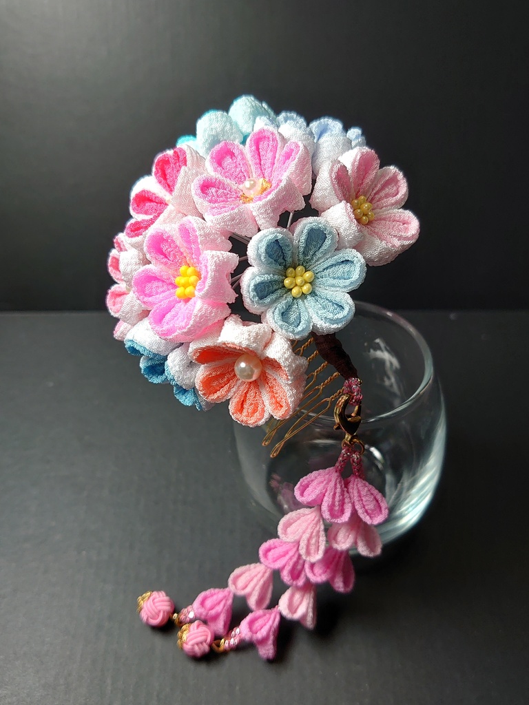 つまみ細工のフラワーブーケの髪飾り(ピンク系)