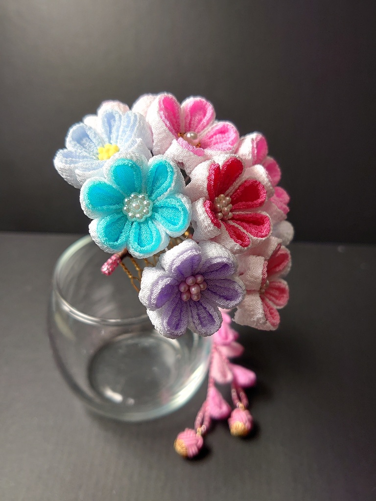 つまみ細工のフラワーブーケの髪飾り(ピンク系)