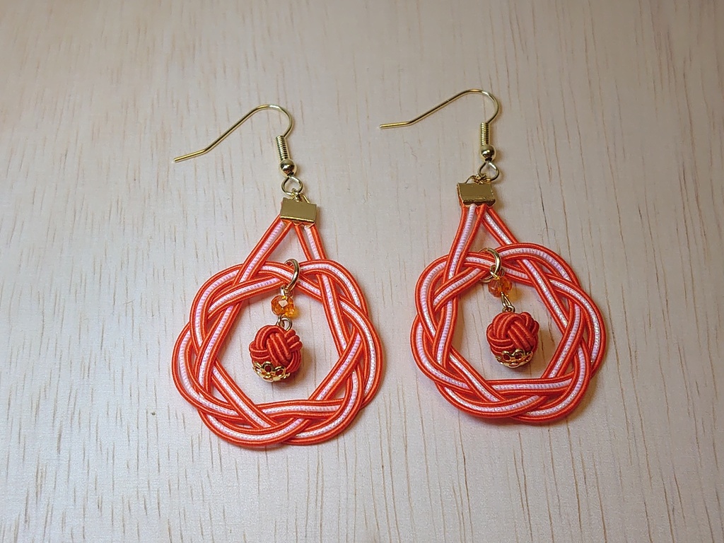 水引の相生結びの耳飾り(橙)フックピアス、イヤリング、ノンホールピアス