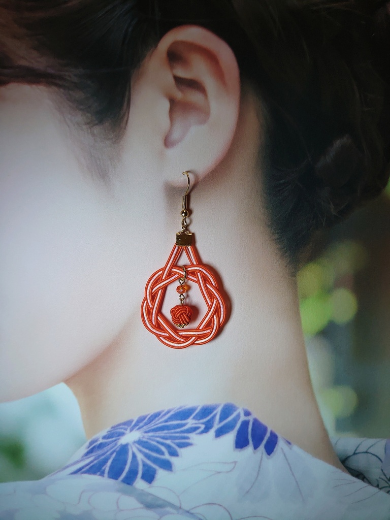 水引の相生結びの耳飾り(橙)フックピアス、イヤリング、ノンホールピアス