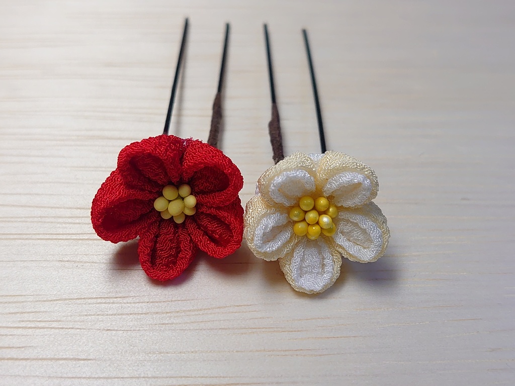 つまみ細工の髪飾り8点セット(赤)