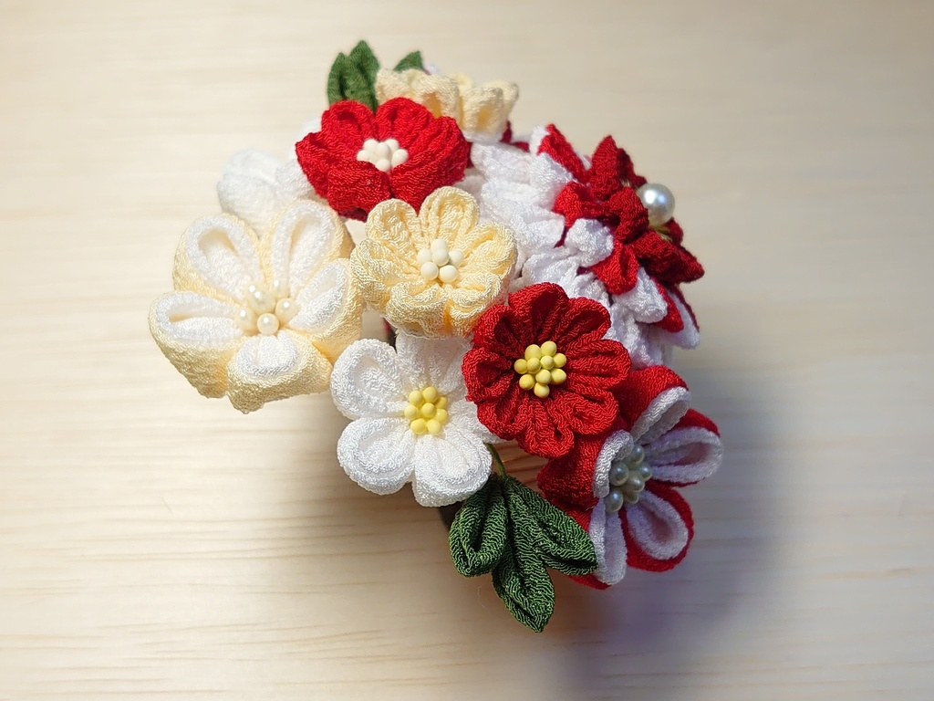 つまみ細工の髪飾り8点セット(赤)