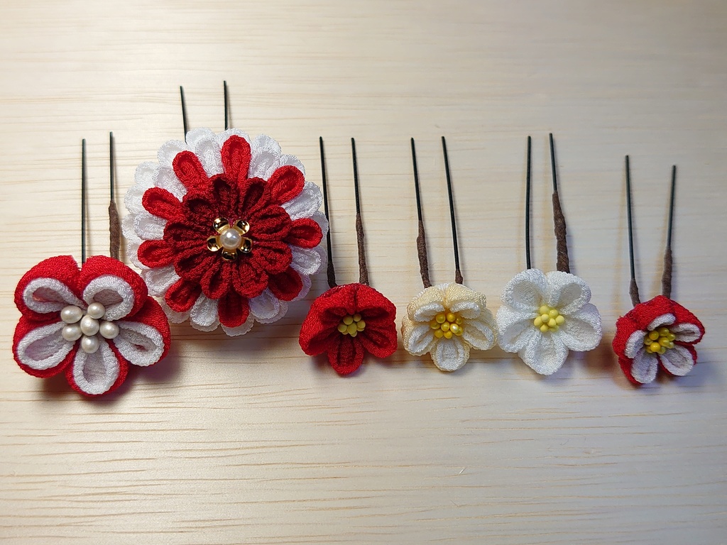 つまみ細工の髪飾り8点セット(赤)