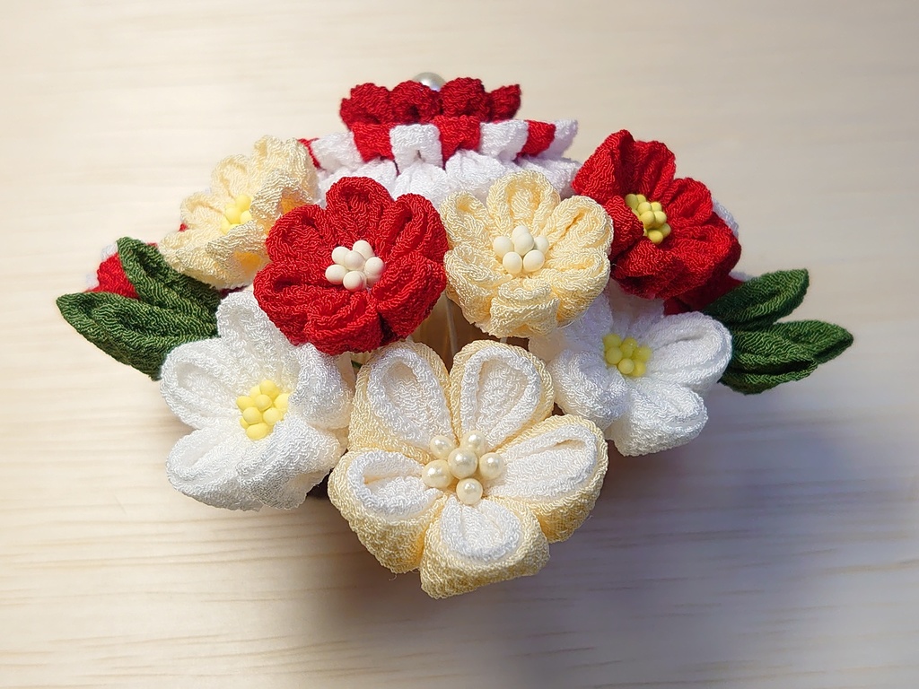 つまみ細工の髪飾り8点セット(赤)