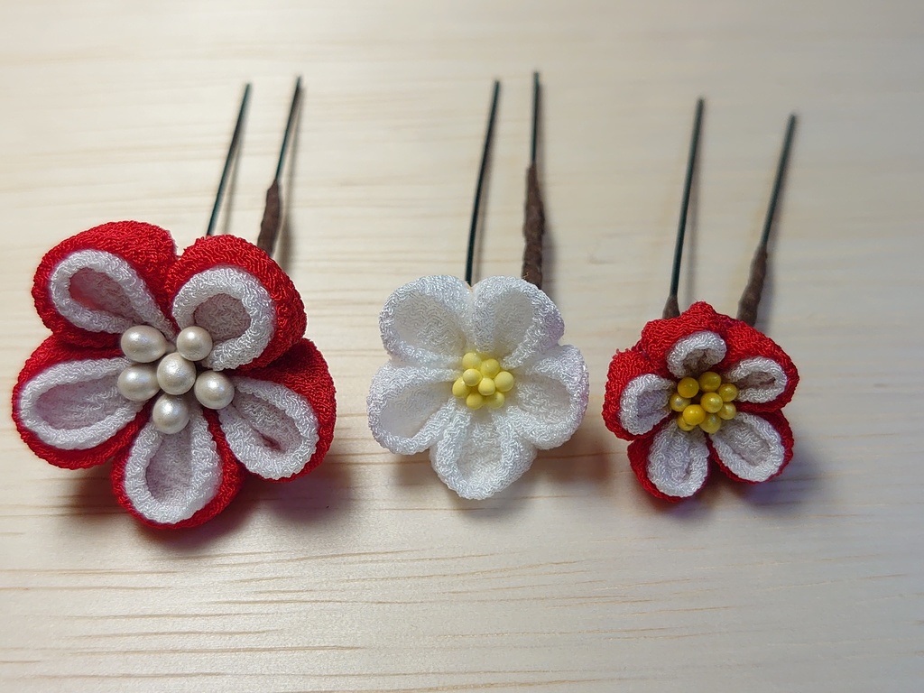 つまみ細工の髪飾り8点セット(赤)